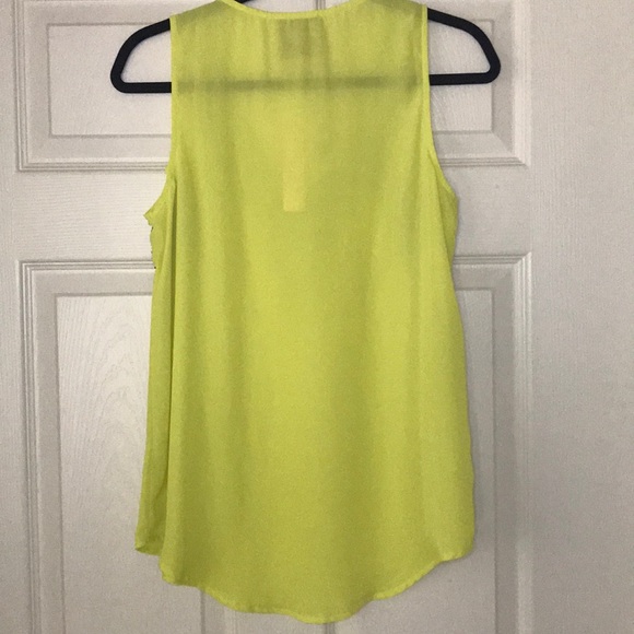 Romeo & Juliet Couture sleeveless top NWT - Picture 3 of 5